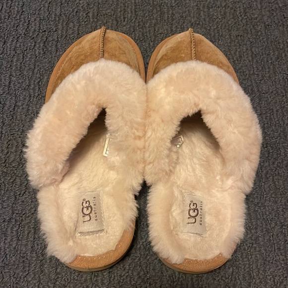 UGG Slippers - Picture 4 of 6